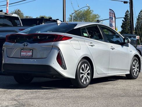 Certified 2021 Toyota Prius Prime Limited FWD image 3