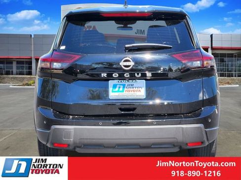 Used 2025 Nissan Rogue SV image 6