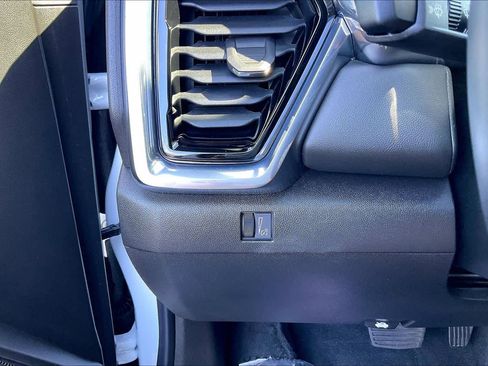 Used 2024 GMC Canyon Elevation w/ Convenience Package image 32