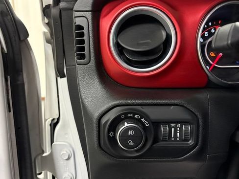 Used 2021 Jeep Gladiator Rubicon w/ Cold Weather Group AWD/4WD image 11
