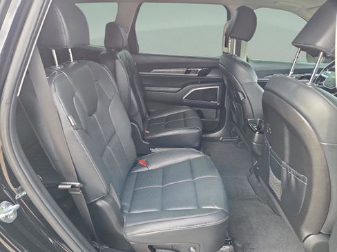 Used 2024 Kia Telluride EX w/ EX Captain's Chair Package image 26