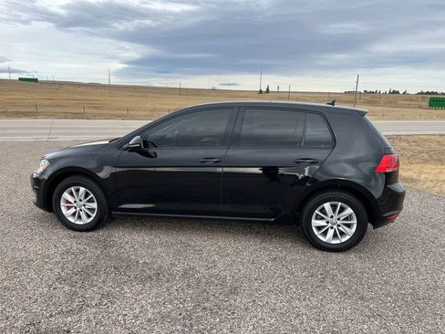 Used 2016 Volkswagen Golf S image 2