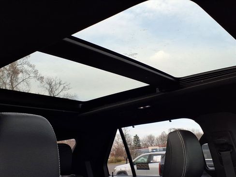 Certified 2021 Ford Explorer ST w/ ST Street Pack image 4