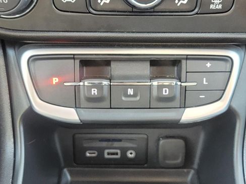 Used 2024 GMC Terrain SLT image 31