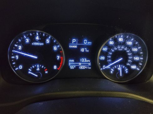 Used 2017 Hyundai Elantra SE image 23