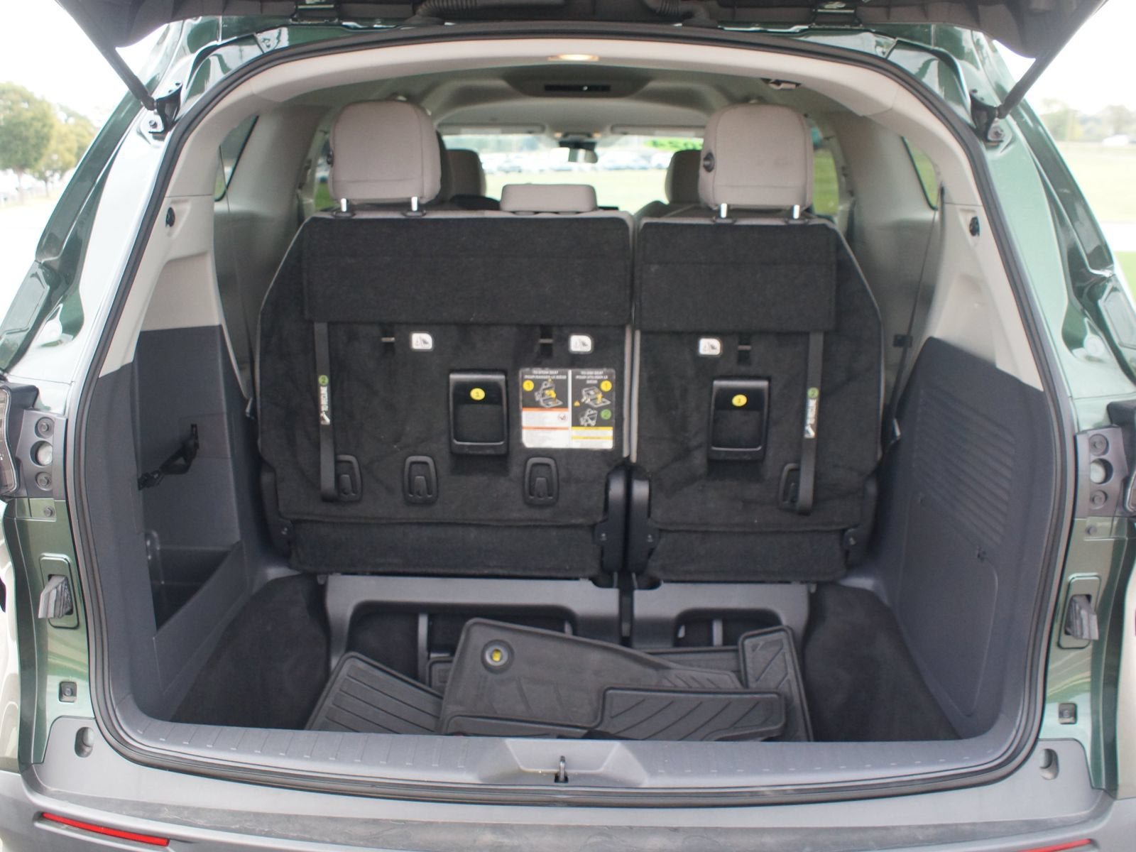 Used 2024 Toyota Sienna LE FWD image 17