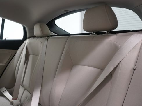 Used 2020 Buick Regal Preferred FWD image 11