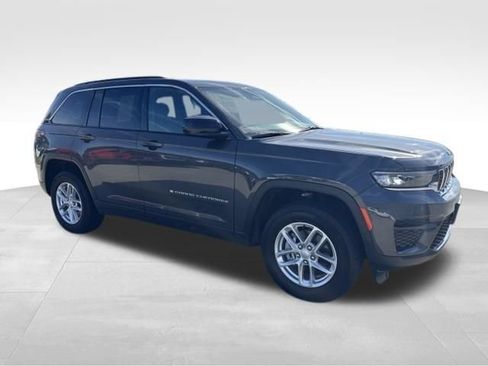 Used 2025 Jeep Grand Cherokee Laredo X w/ Luxury Tech Group I AWD/4WD image 7
