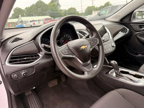 Used 2020 Chevrolet Malibu LT FWD image 11