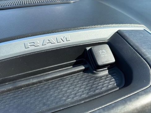 Used 2022 RAM 1500 Big Horn AWD/4WD image 30