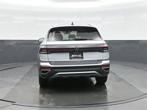 New 2026 Volkswagen Taos SE image 6