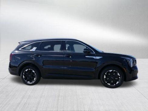 Certified 2024 Kia Sorento S image 2