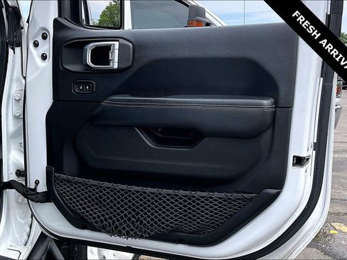 Used 2018 Jeep Wrangler Unlimited Sahara AWD/4WD image 25