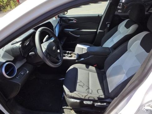 Used 2024 Chevrolet Trax LS w/ LS Convenience Package image 4