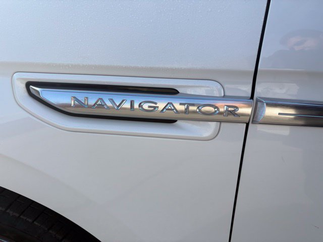 Used 2021 Lincoln Navigator L Reserve w/ Luxury Package AWD/4WD image 12