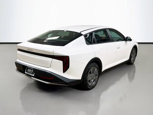 New 2025 Kia K4 LX image 7