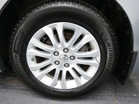 Used 2015 Toyota Sienna XLE image 43