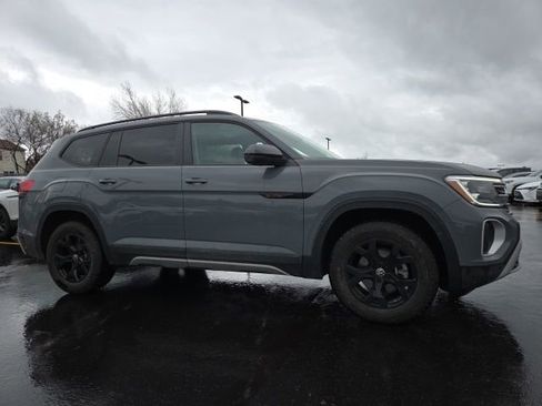 Used 2025 Volkswagen Atlas Peak Edition SE image 3