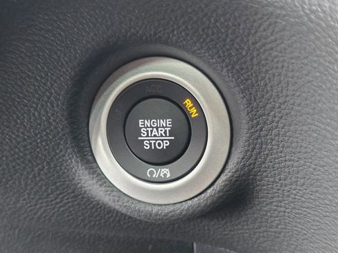 New 2026 Chrysler Pacifica Pinnacle image 16