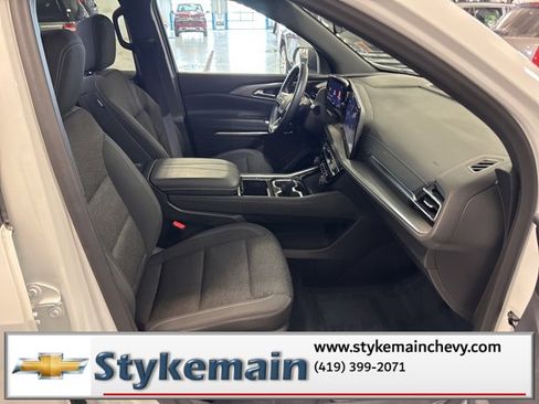 Used 2024 Chevrolet Traverse LT image 20