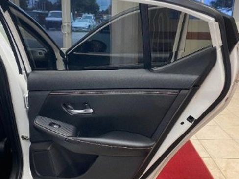 Used 2024 Nissan Sentra SR image 8