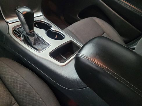 Used 2019 Jeep Grand Cherokee Laredo RWD image 26