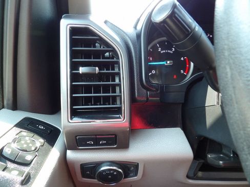 Used 2020 Ford F250 XLT w/ FX4 Off-Road Package AWD/4WD image 19