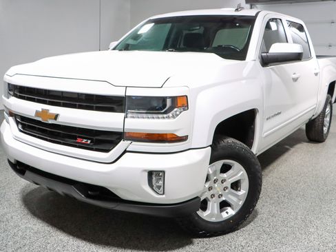 Used 2018 Chevrolet Silverado 1500 LT w/ All Star Edition image 32