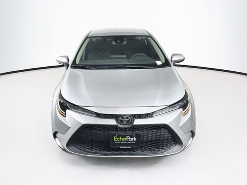 Used 2022 Toyota Corolla LE FWD image 2