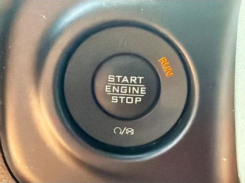Used 2022 Jeep Wrangler Unlimited Sahara w/ Cold Weather Group AWD/4WD image 33