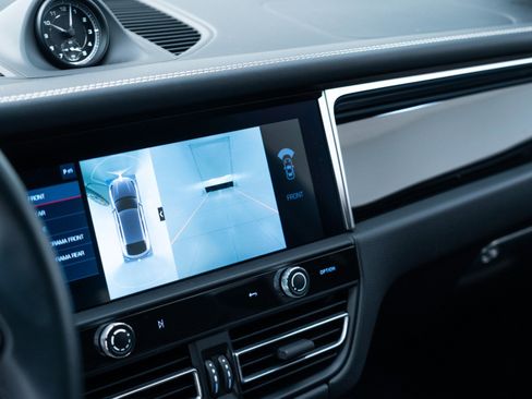 Certified 2024 Porsche Macan S AWD/4WD image 25