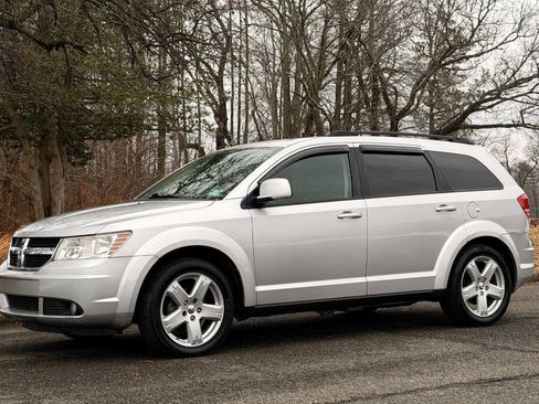 Used 2010 Dodge Journey SXT w/ Flexible Seating Group image 1