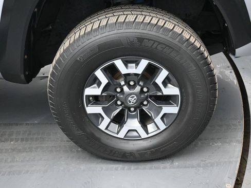 Certified 2020 Toyota Tacoma TRD Off-Road image 34