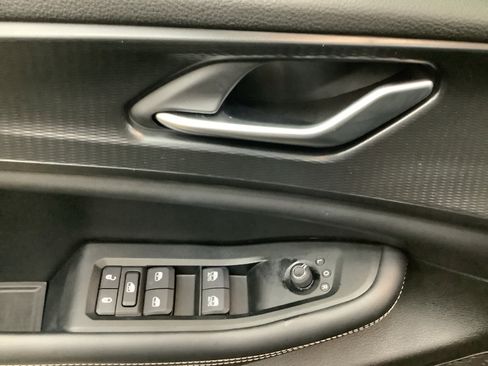 Used 2023 Jeep Grand Cherokee L Laredo image 13