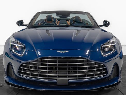 Used 2024 Aston Martin DB12 Convertible image 13