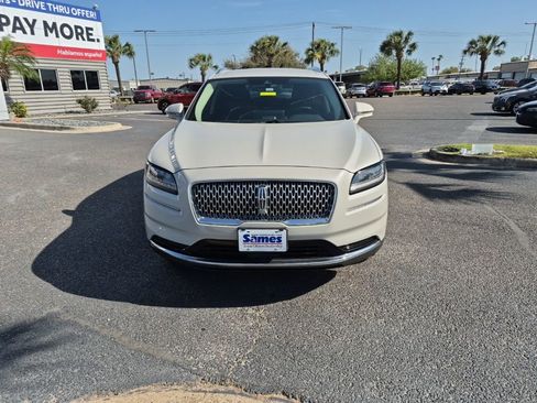 Used 2023 Lincoln Nautilus FWD w/ Premium Package image 8