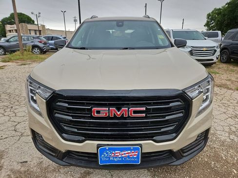 Used 2023 GMC Terrain SLE w/ Driver Convenience Package FWD image 3