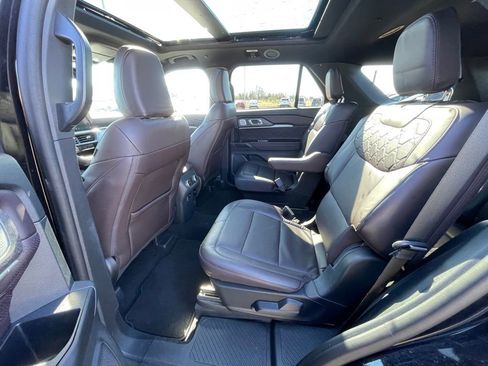 Used 2025 Ford Explorer ST-Line w/ ST-Line Street Pack image 23