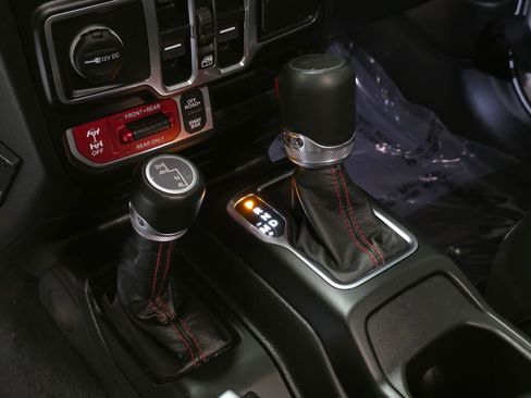 Used 2023 Jeep Gladiator Rubicon w/ Cold Weather Group image 29