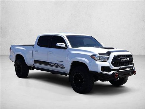 Used 2016 Toyota Tacoma TRD Sport w/ Premium & Technology Package AWD/4WD image 3