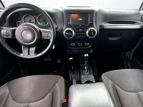 Used 2015 Jeep Wrangler Unlimited Sahara w/ Connectivity Group image 7