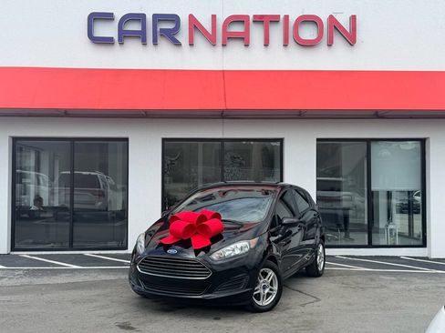 Used 2019 Ford Fiesta SE FWD image 2