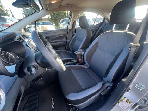 Used 2025 Nissan Versa SV image 31
