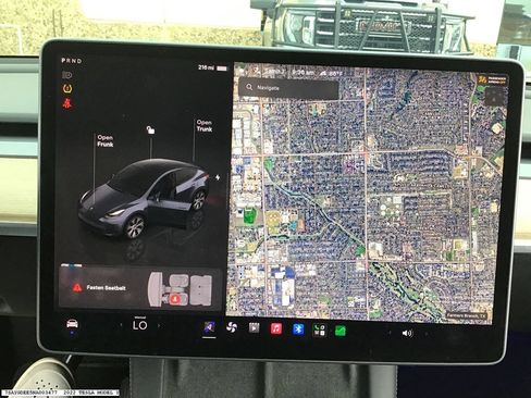 Used 2022 Tesla Model Y Long Range AWD/4WD image 12