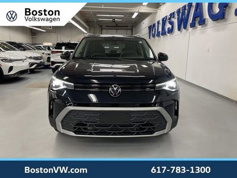 Used 2025 Volkswagen Taos SE w/ Panoramic Sunroof Package image 6