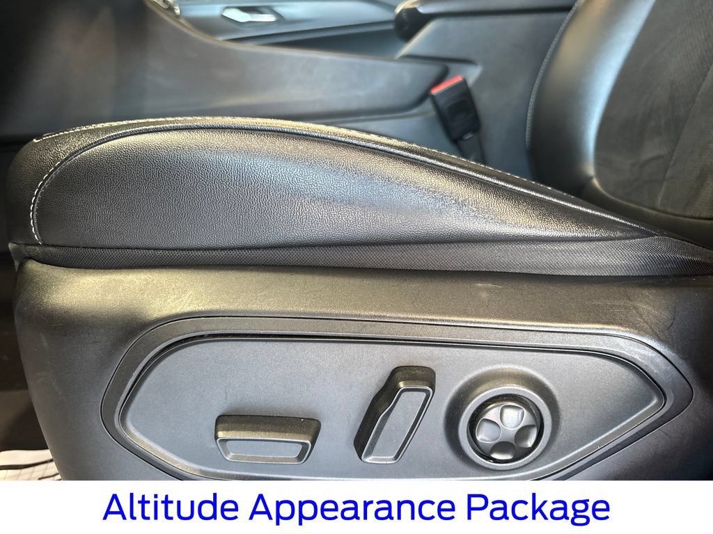 Used 2024 Jeep Grand Cherokee Altitude RWD image 37