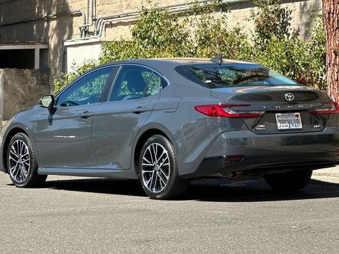 Used 2025 Toyota Camry XLE AWD/4WD image 5