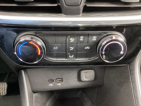 Used 2024 Buick Encore GX Sport Touring image 21