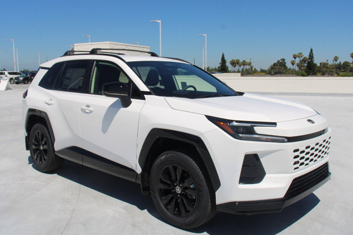 New 2026 Toyota RAV4 SE w/ Convenience Package AWD/4WD image 2