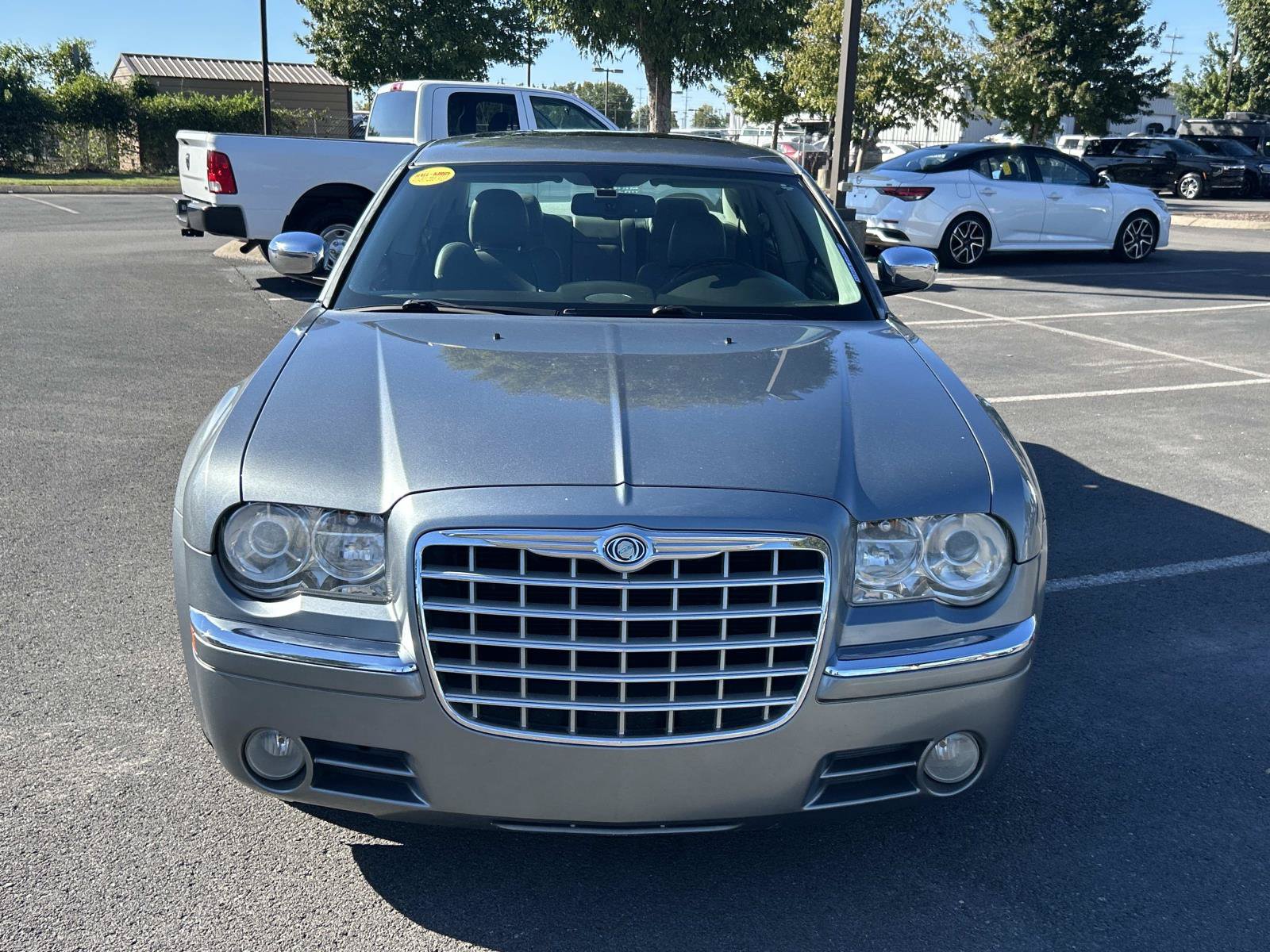 Used 2006 Chrysler 300 C w/ Navigation & Sound Group II RWD image 10